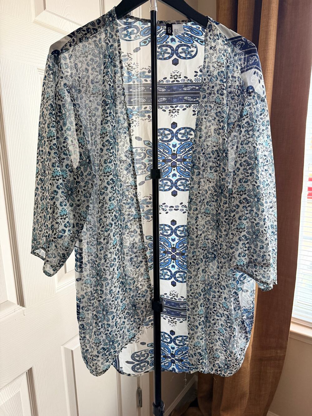 Divided by H&M blue and white kimono duster S euc